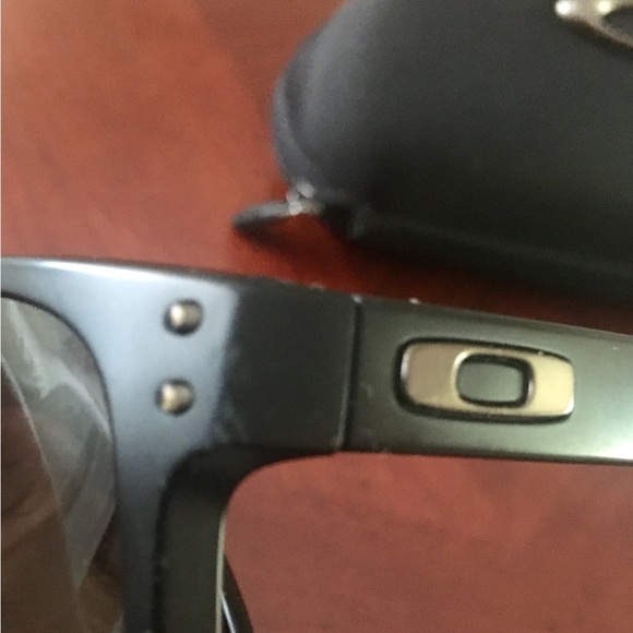 Used Oakley Holbrook size XL (140MM) sunglasses.Few small scuff marks(see photo) - Picture 6 of 6